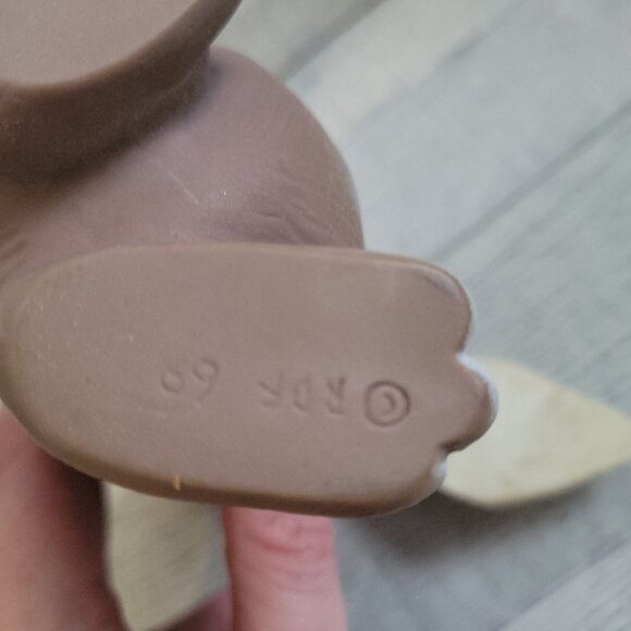 Vintage Sad Puppy Dog Figurine Bank By RDE 69 With Chain Tag - Brown & White - Picture 5 of 8